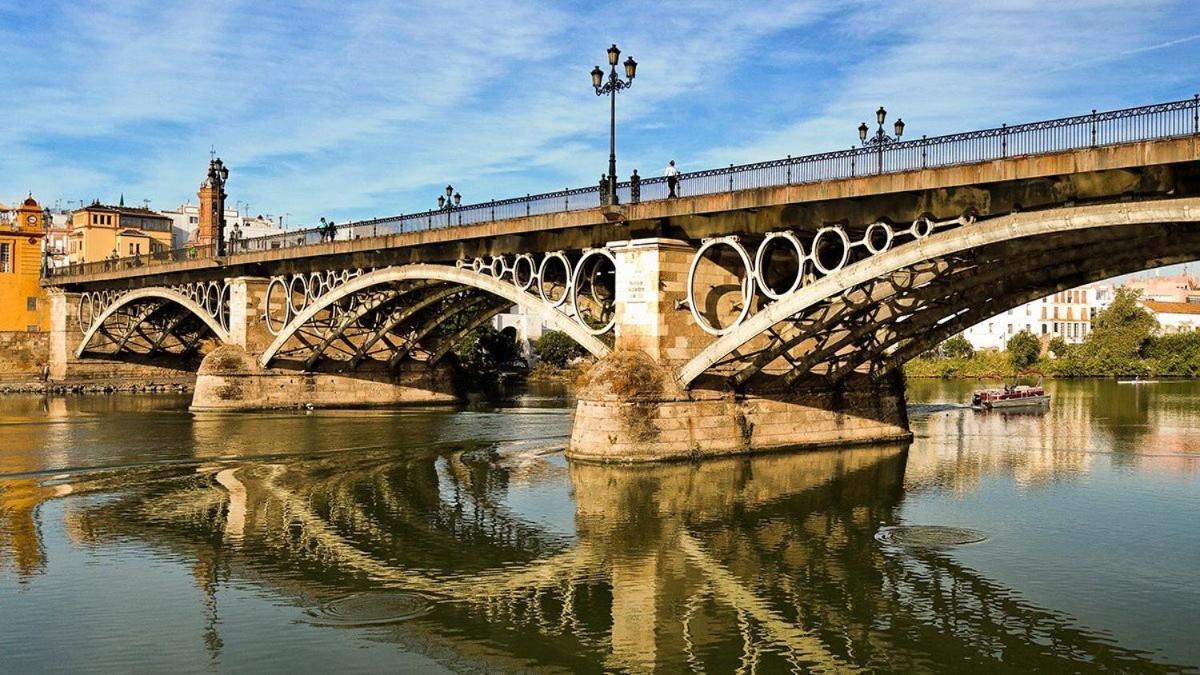 Apartamento En La Mejor Zona De Triana, Junto Al Puente Sevilla Bagian luar foto