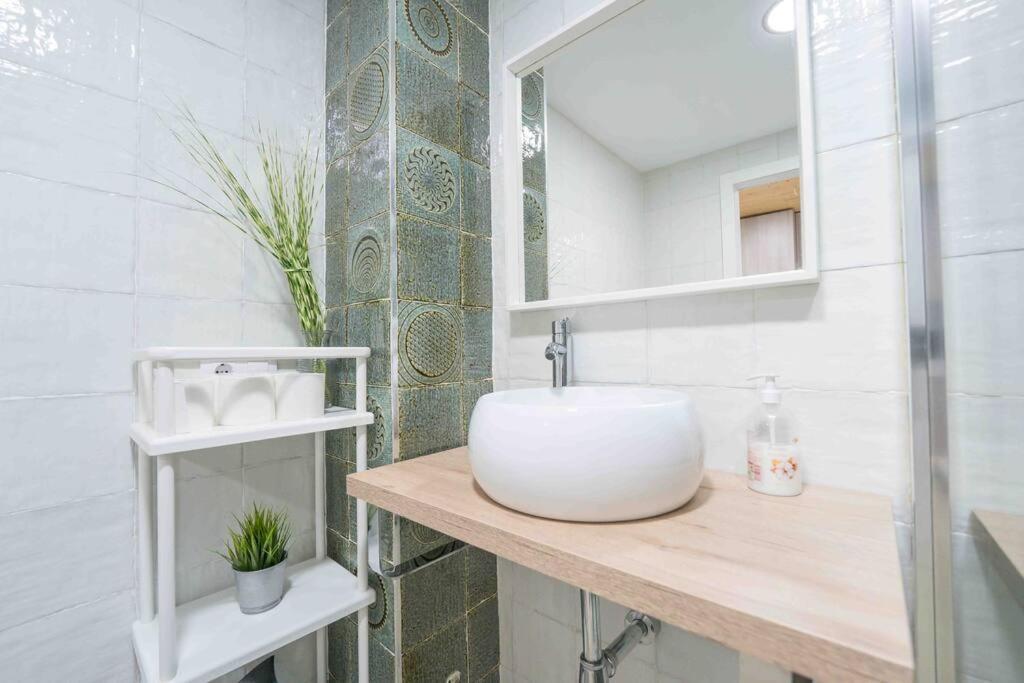 Apartamento En La Mejor Zona De Triana, Junto Al Puente Sevilla Bagian luar foto
